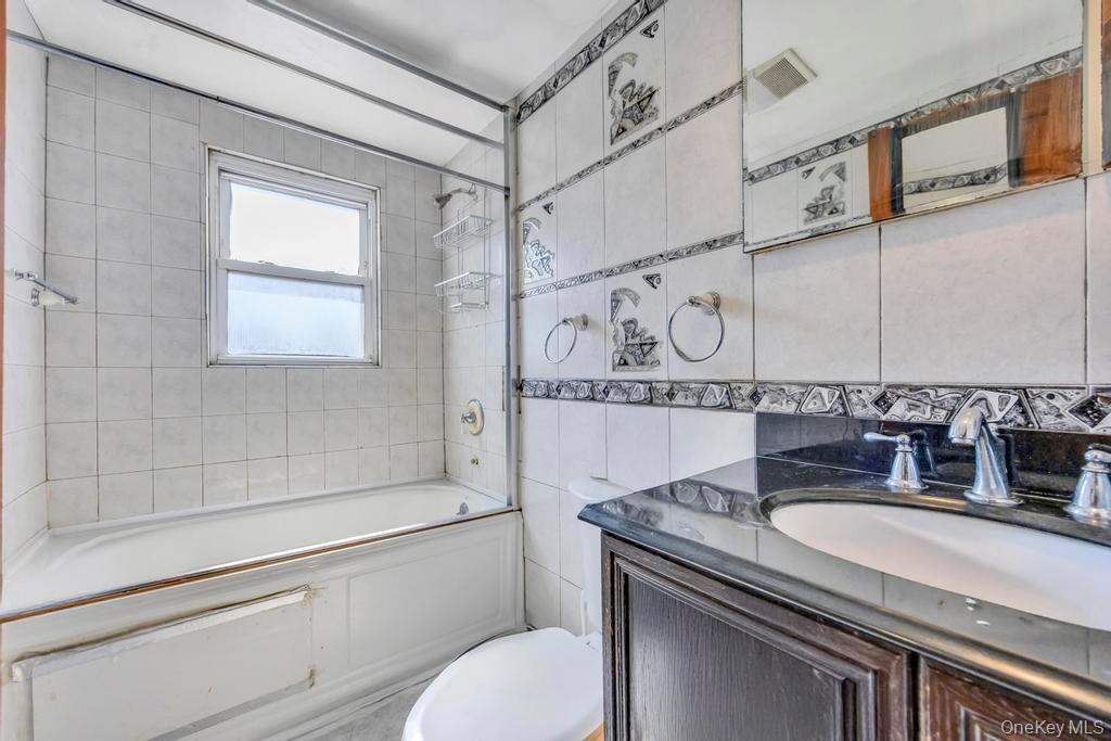 529 Clinton Avenue, Rockville Centre, NY 11570