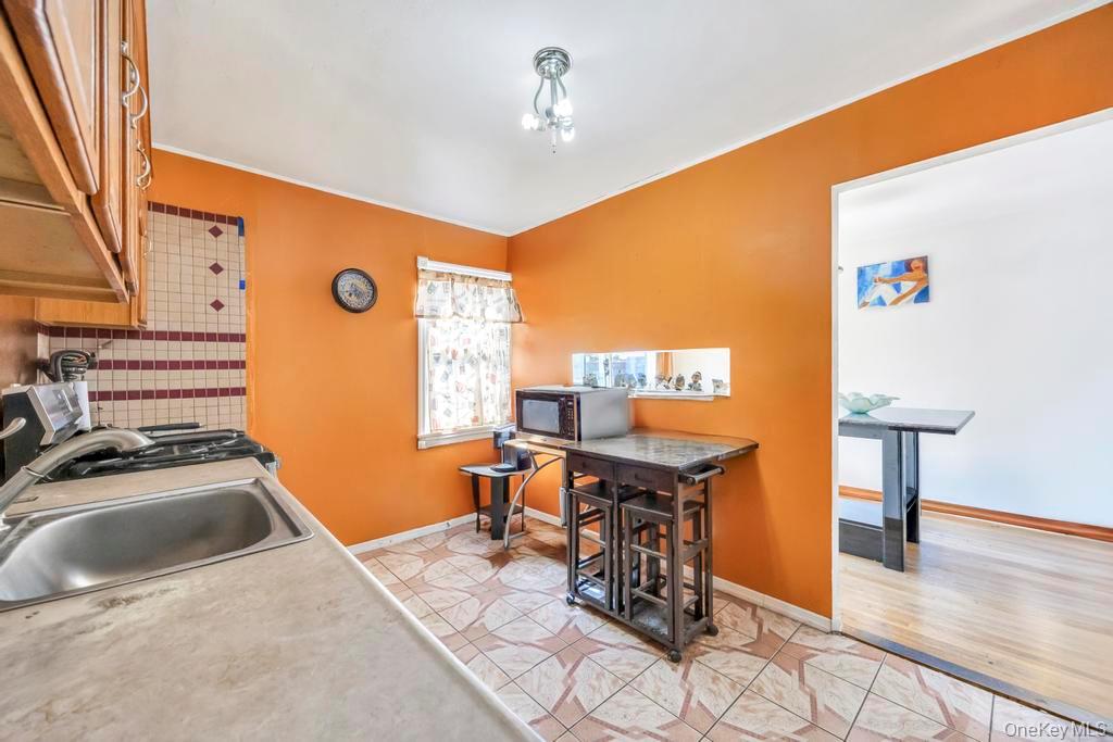 529 Clinton Avenue, Rockville Centre, NY 11570