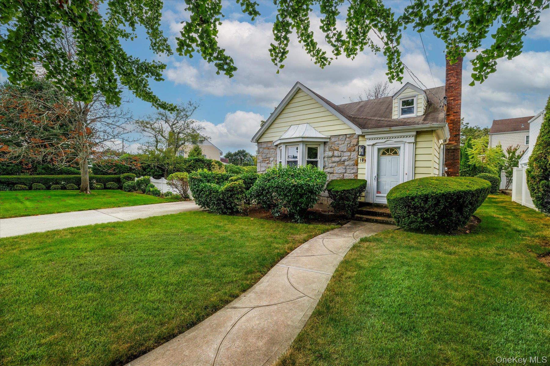 10 Cornell Place, East Rockaway, NY 11518