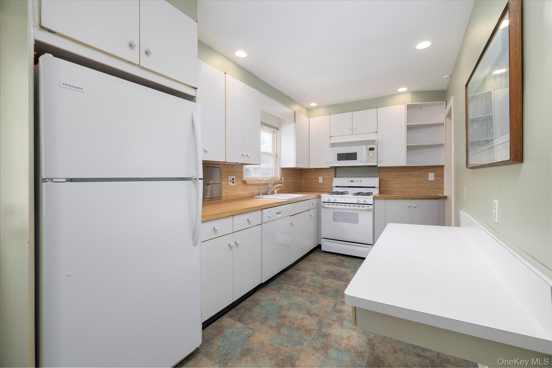 10 Cornell Place, East Rockaway, NY 11518