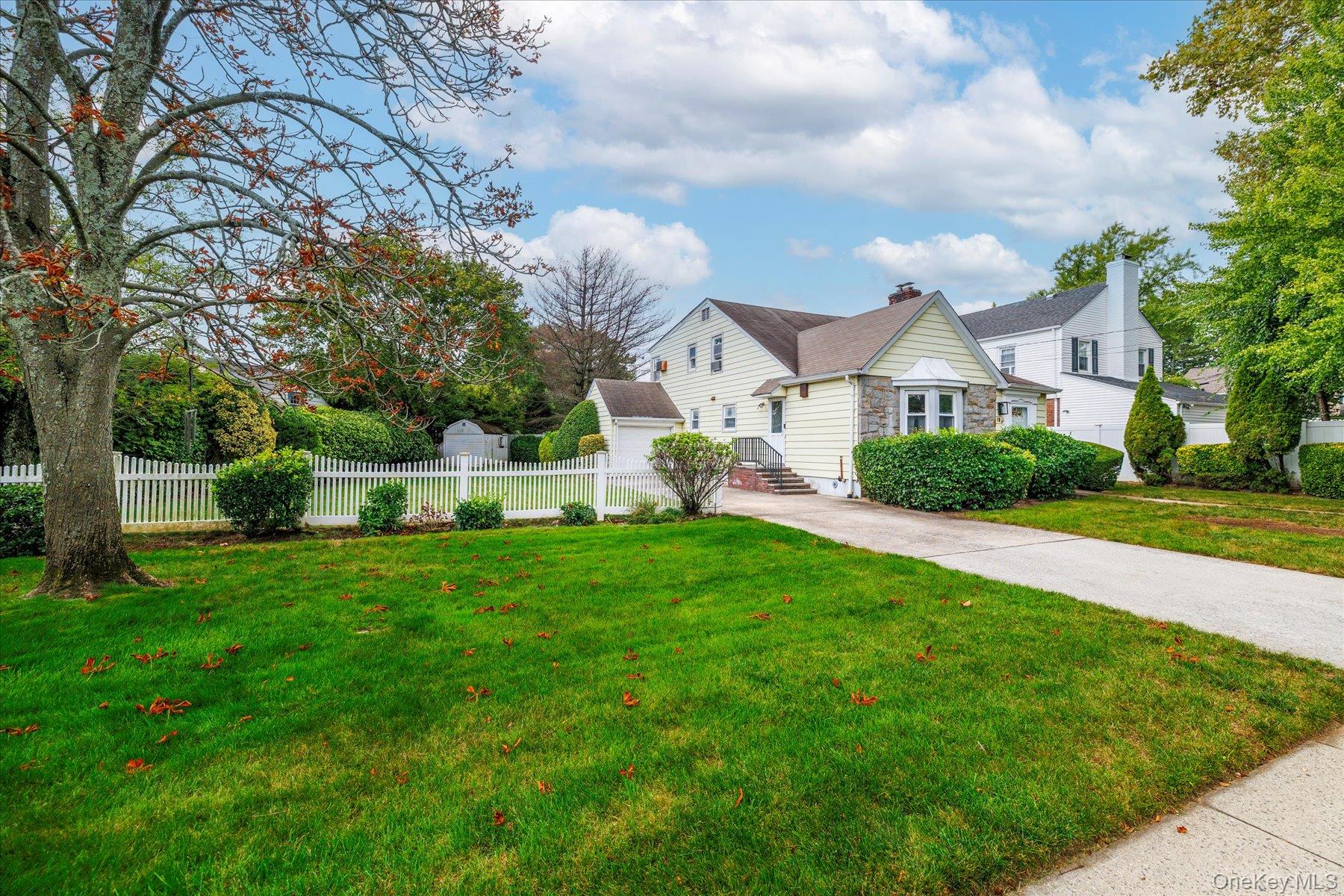 10 Cornell Place, East Rockaway, NY 11518