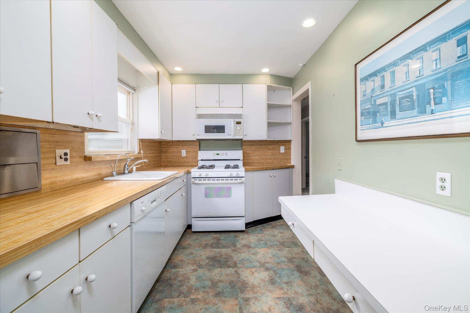 10 Cornell Place, East Rockaway, NY 11518