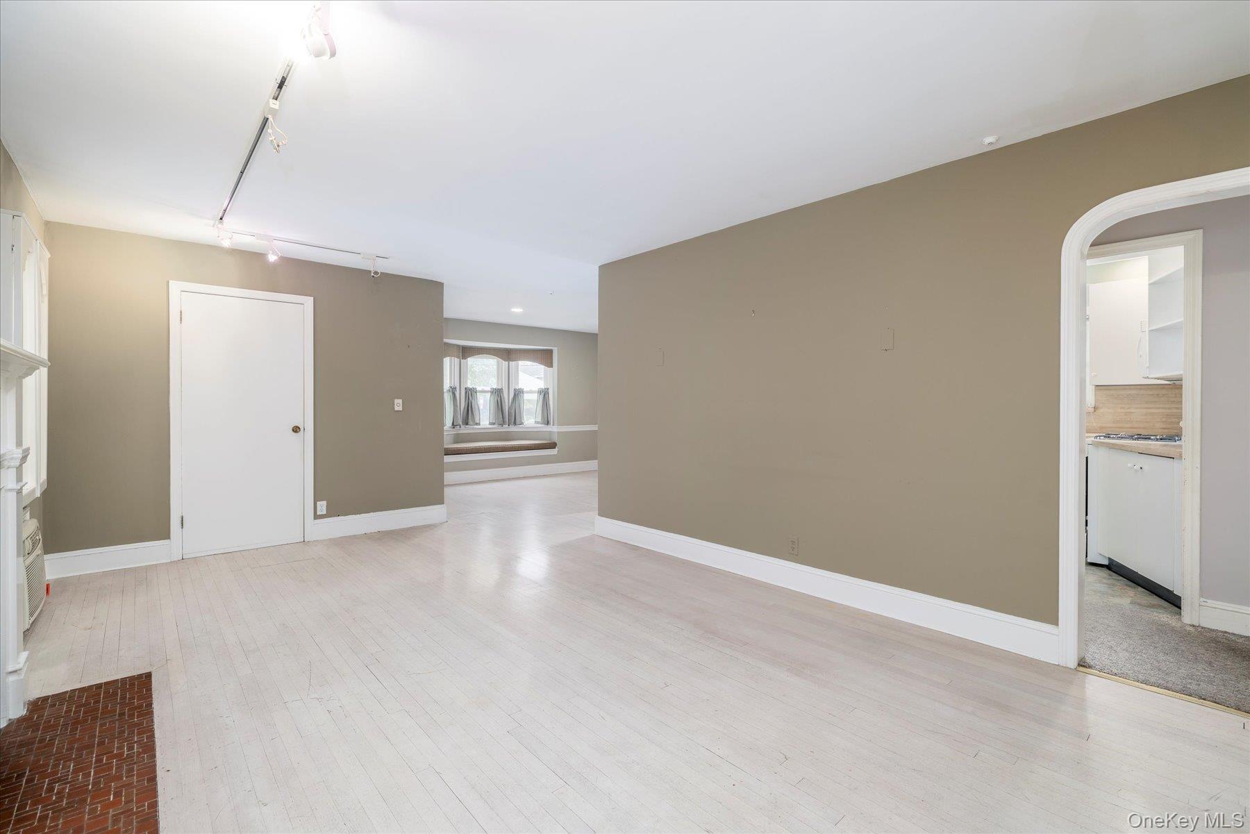 10 Cornell Place, East Rockaway, NY 11518