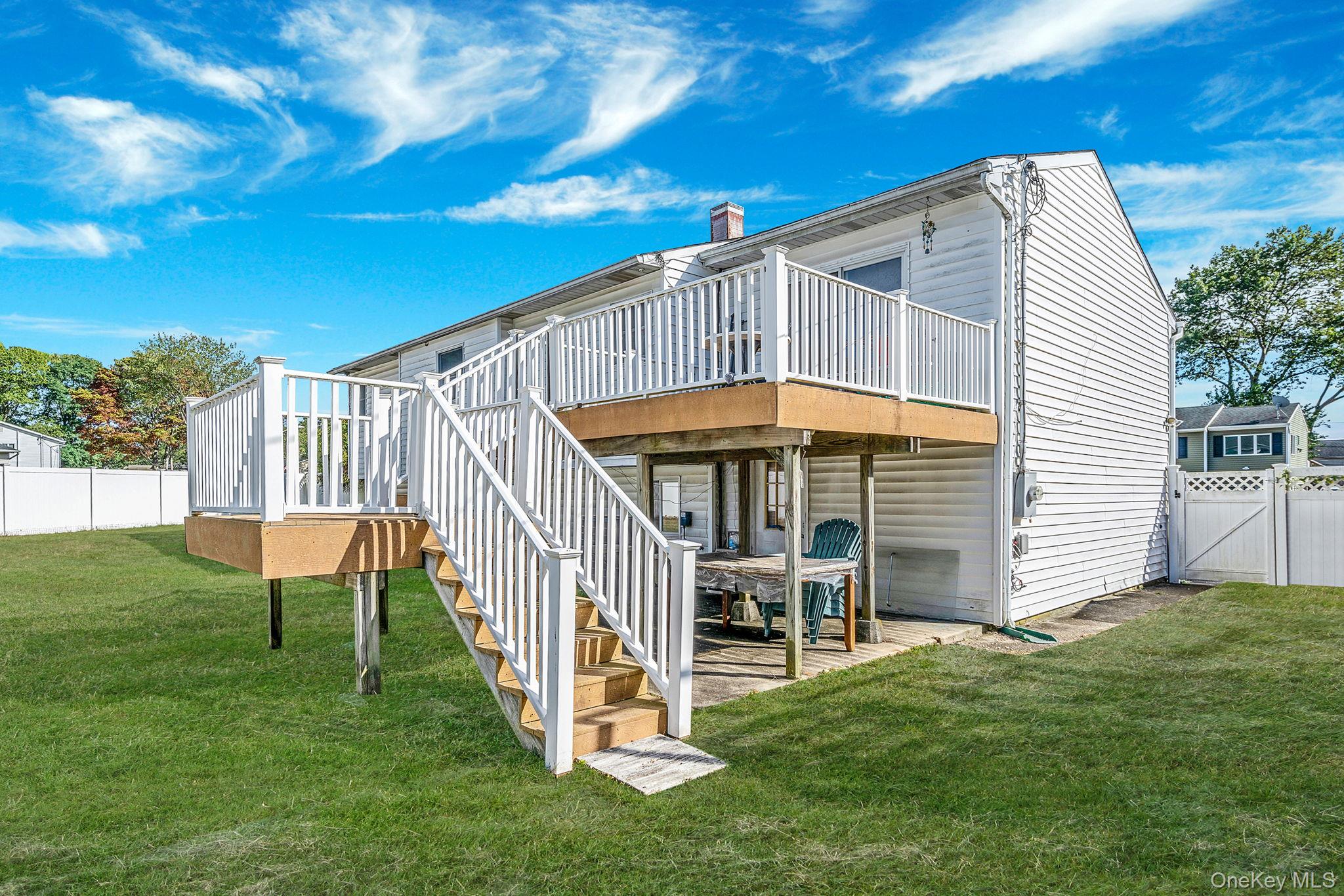 1 Winthrop Street, Islip, NY 11751