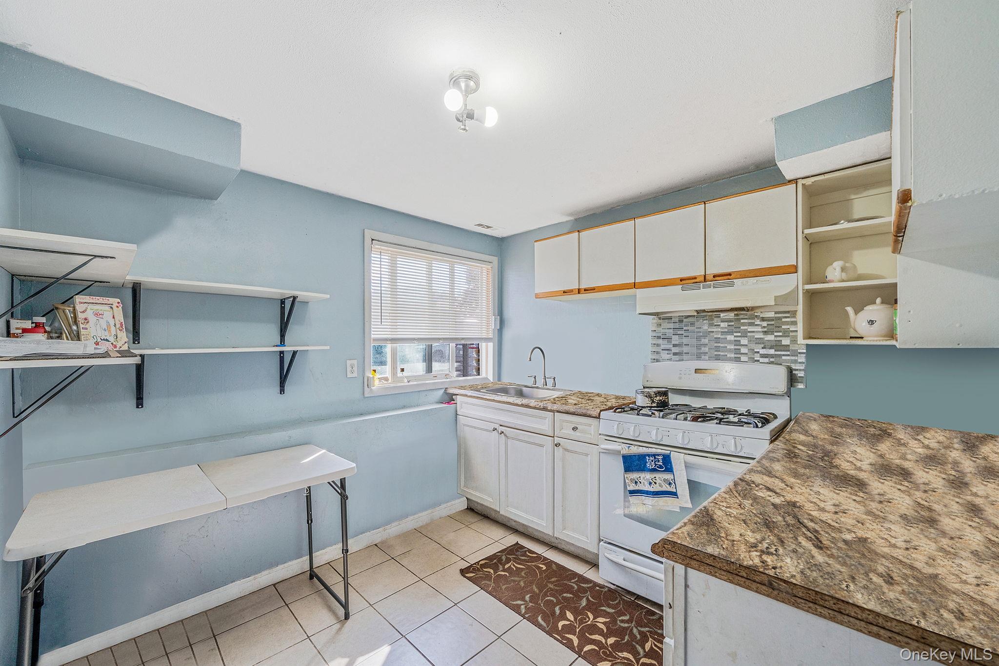 1 Winthrop Street, Islip, NY 11751