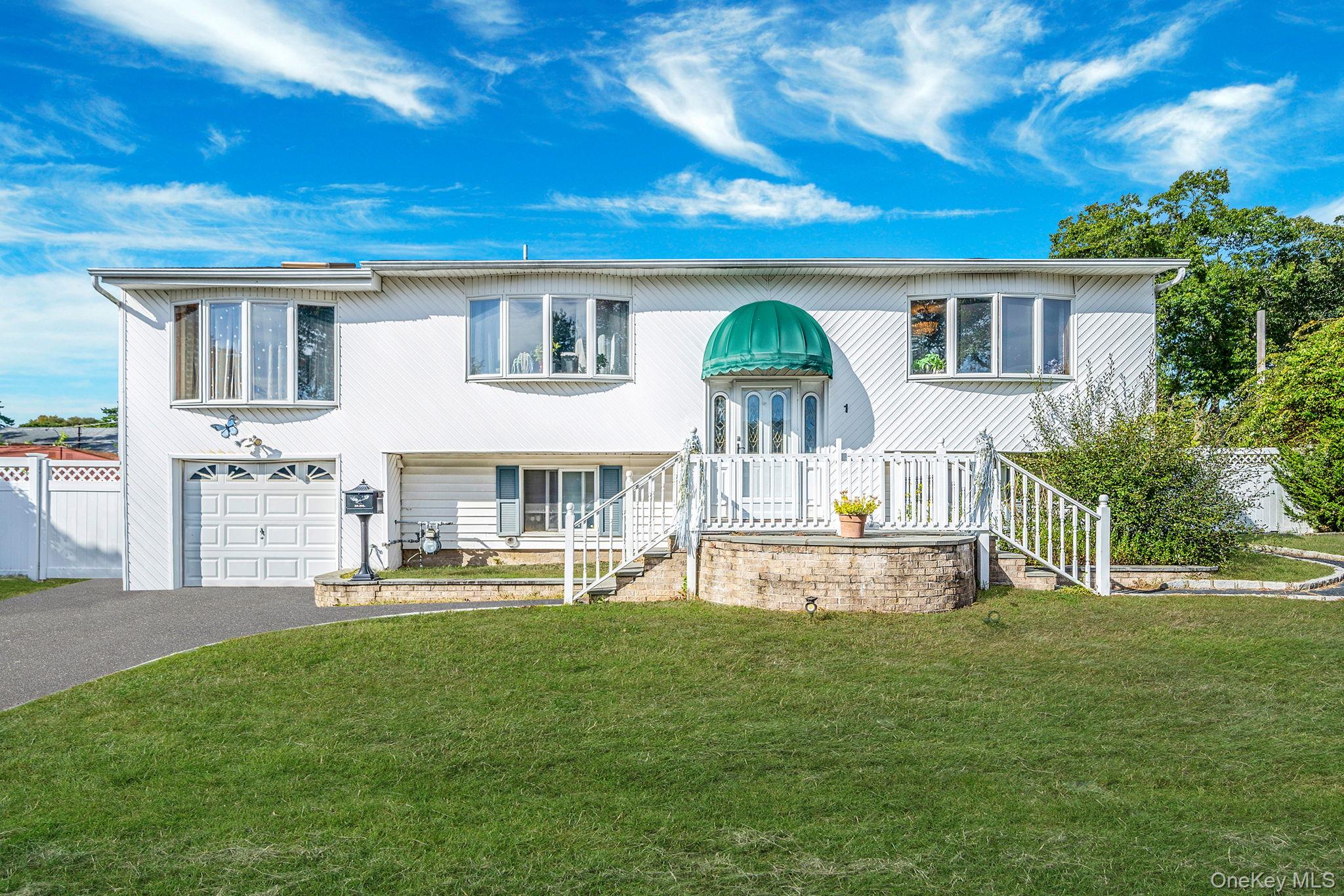 1 Winthrop Street, Islip, NY 11751