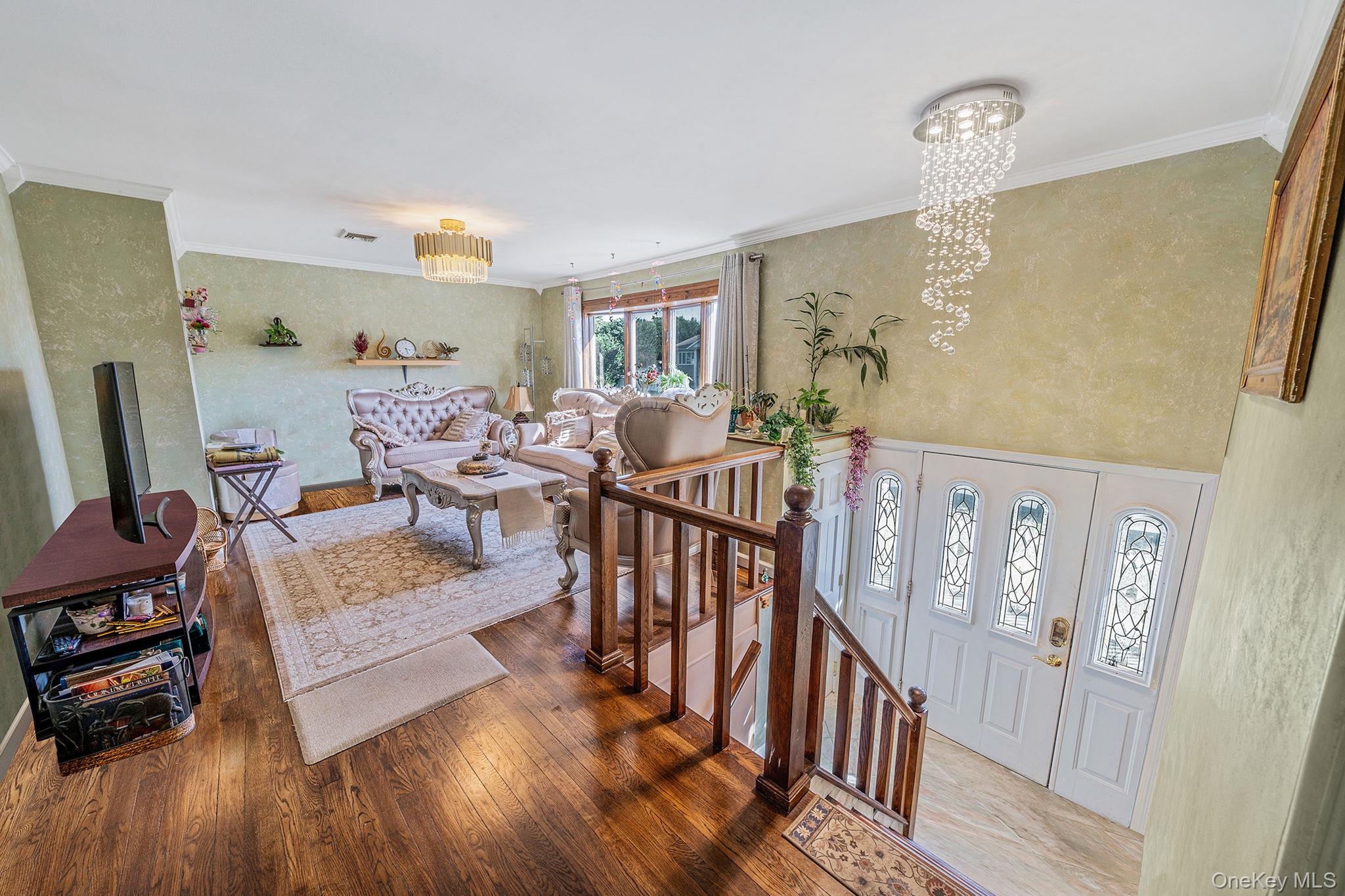 1 Winthrop Street, Islip, NY 11751