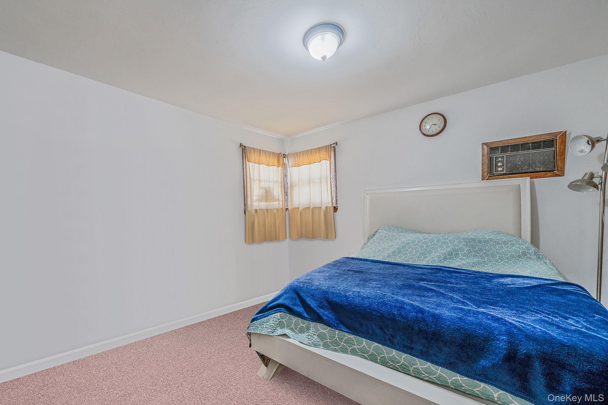 1 Winthrop Street, Islip, NY 11751