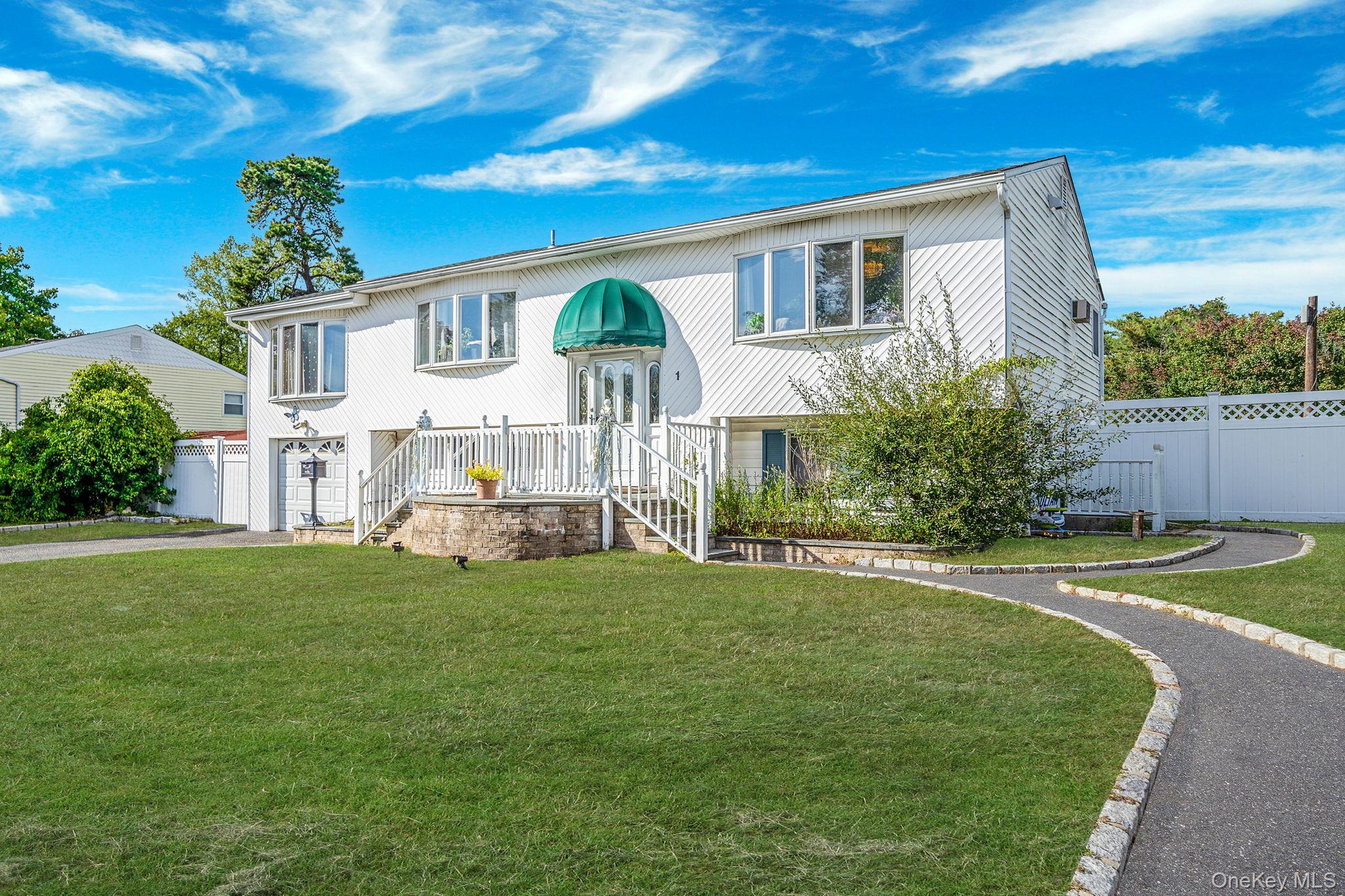 1 Winthrop Street, Islip, NY 11751