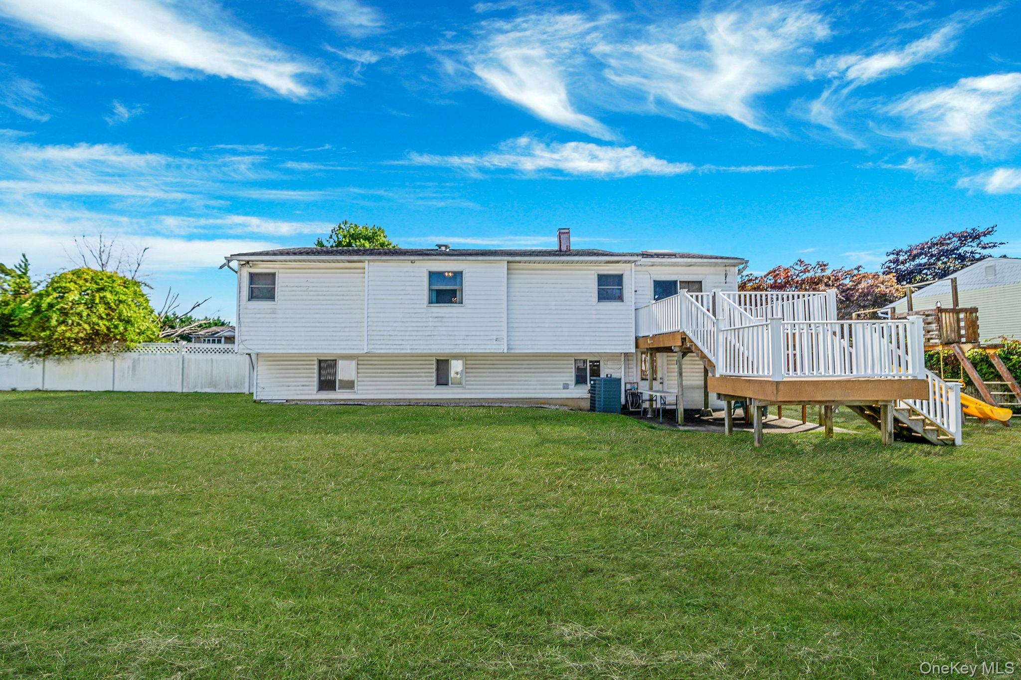 1 Winthrop Street, Islip, NY 11751