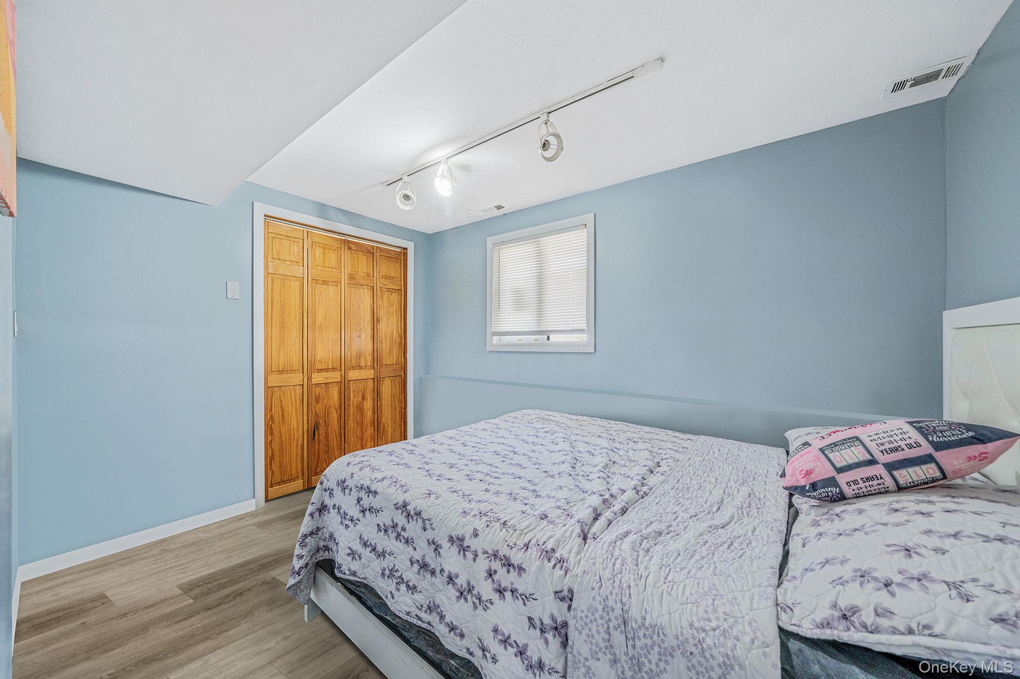 1 Winthrop Street, Islip, NY 11751