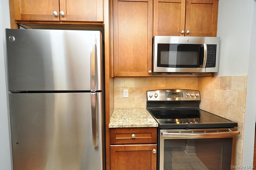 128 Colonial Parkway # 3J, Yonkers, NY 10710