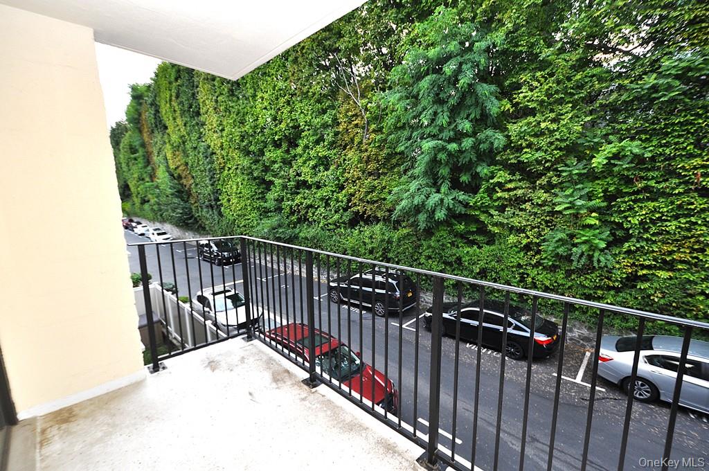 128 Colonial Parkway # 3J, Yonkers, NY 10710