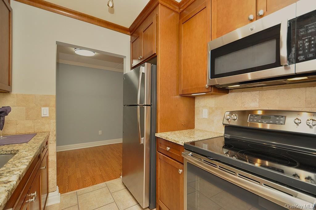 128 Colonial Parkway # 3J, Yonkers, NY 10710