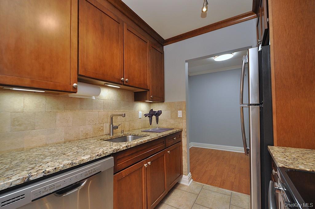 128 Colonial Parkway # 3J, Yonkers, NY 10710