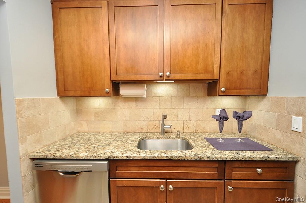 128 Colonial Parkway # 3J, Yonkers, NY 10710