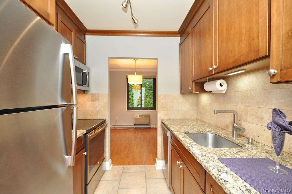 128 Colonial Parkway # 3J, Yonkers, NY 10710