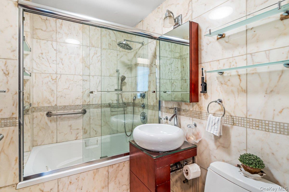 18-05 215 Street # 11K, Bayside, NY 11360