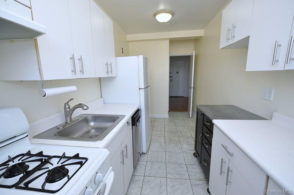 142 Garth Road # 4A, Scarsdale, NY 10583