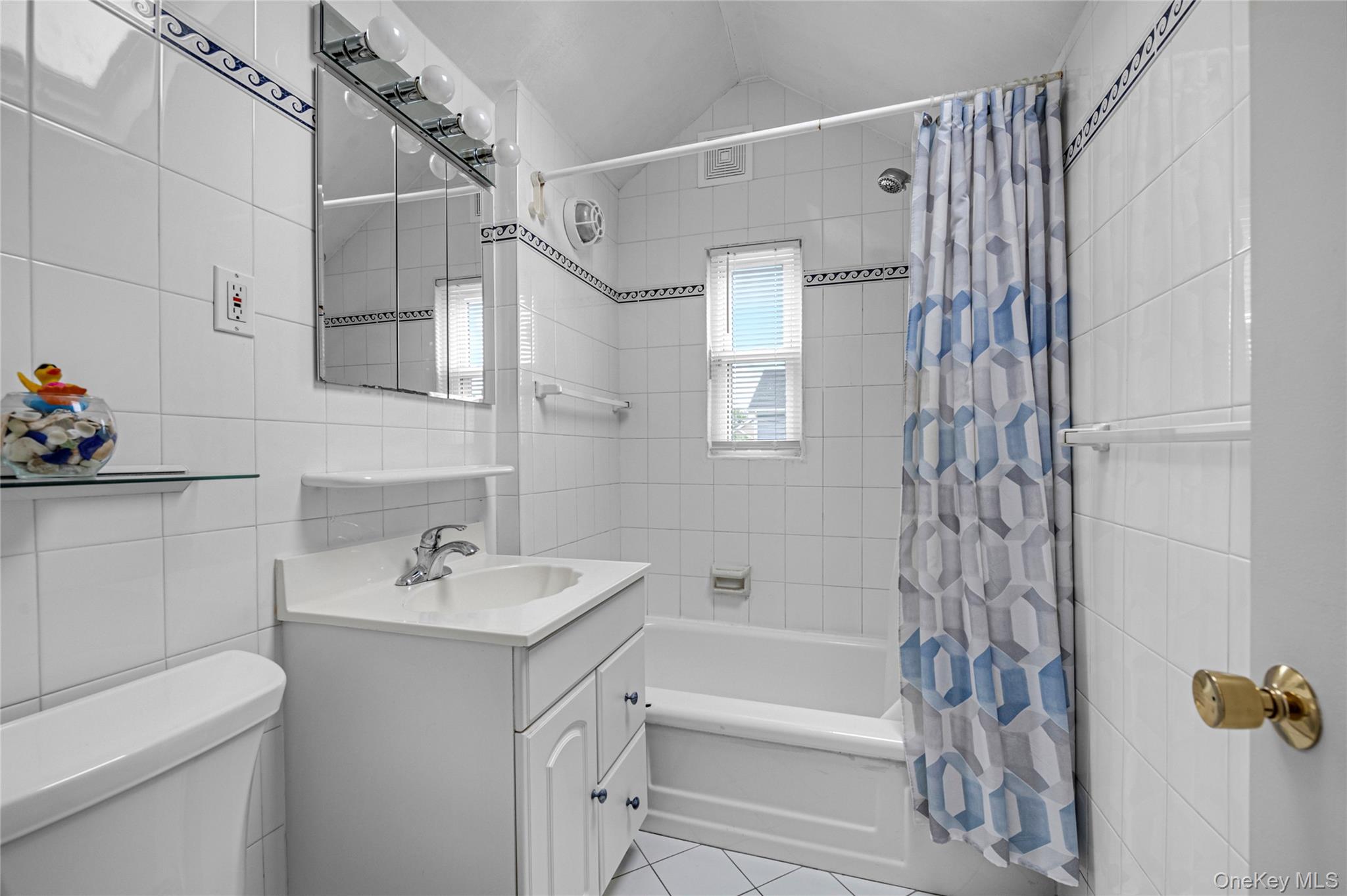 25 Campbell Street, New Hyde Park, NY 11040