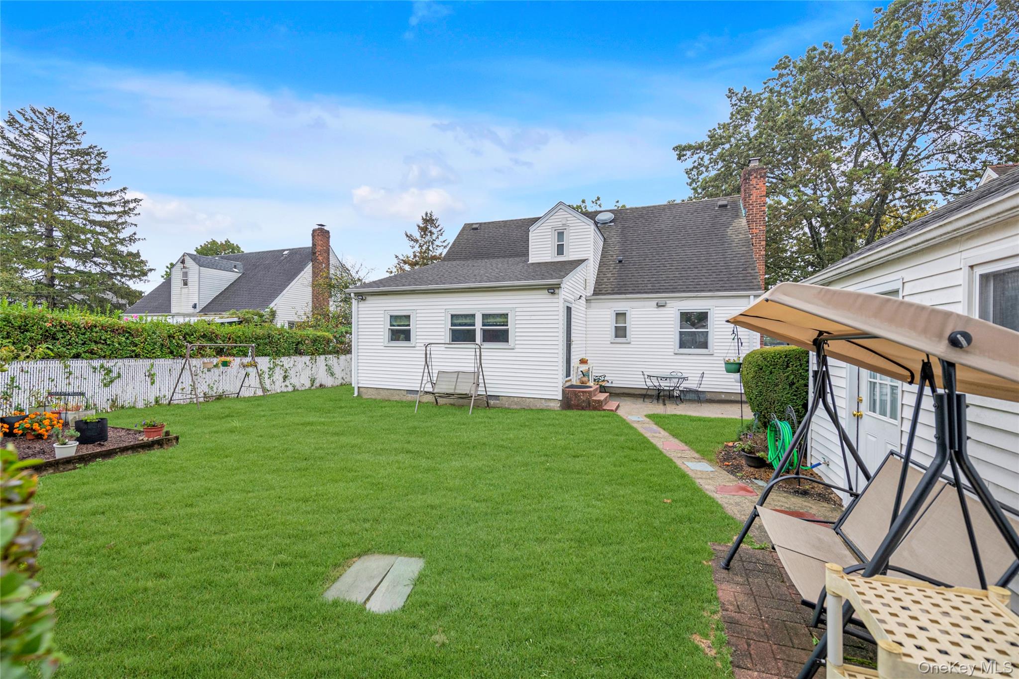 25 Campbell Street, New Hyde Park, NY 11040