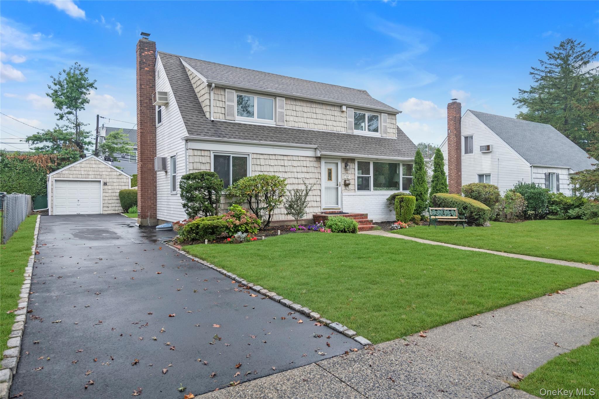 25 Campbell Street, New Hyde Park, NY 11040