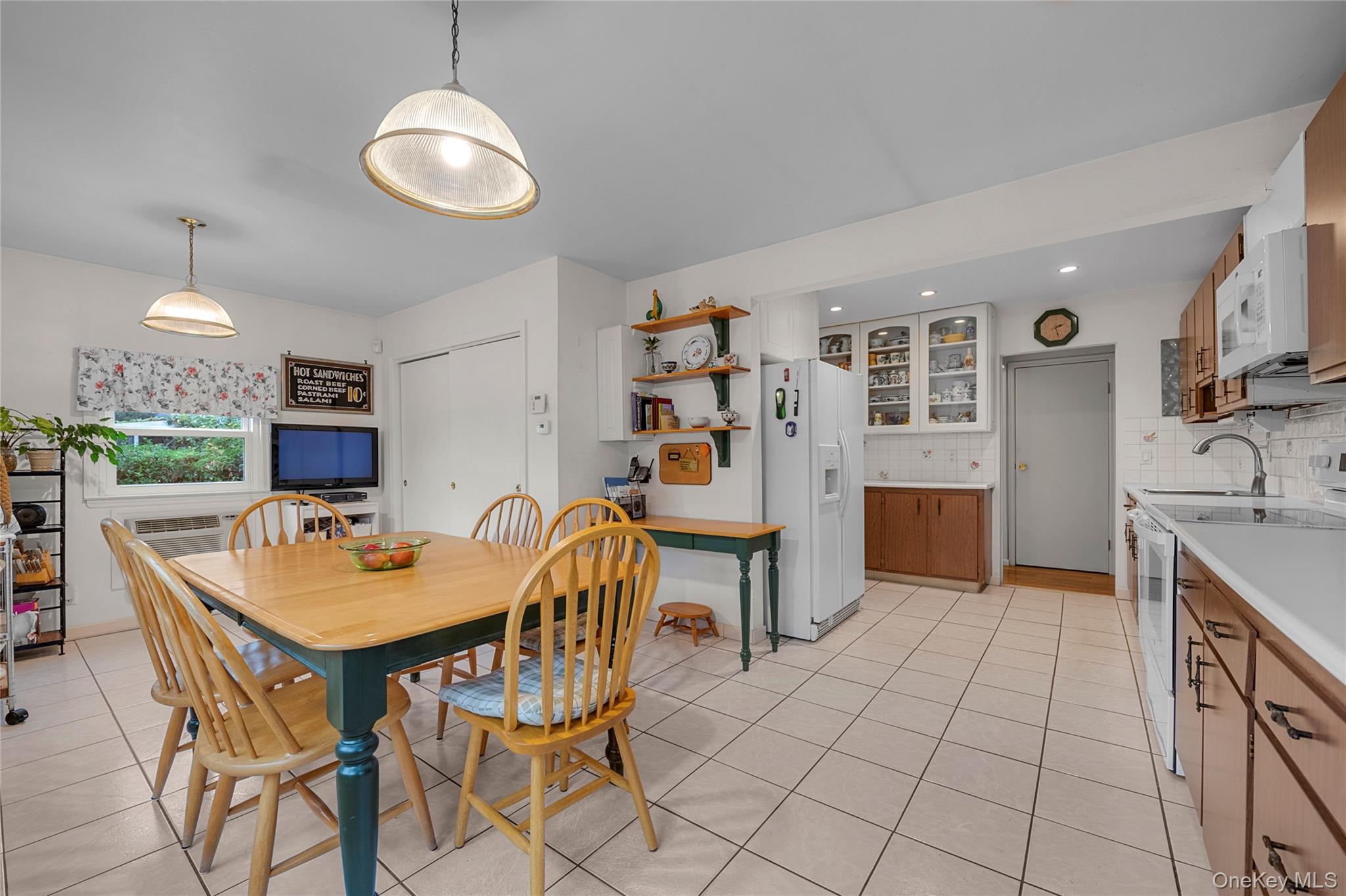 25 Campbell Street, New Hyde Park, NY 11040