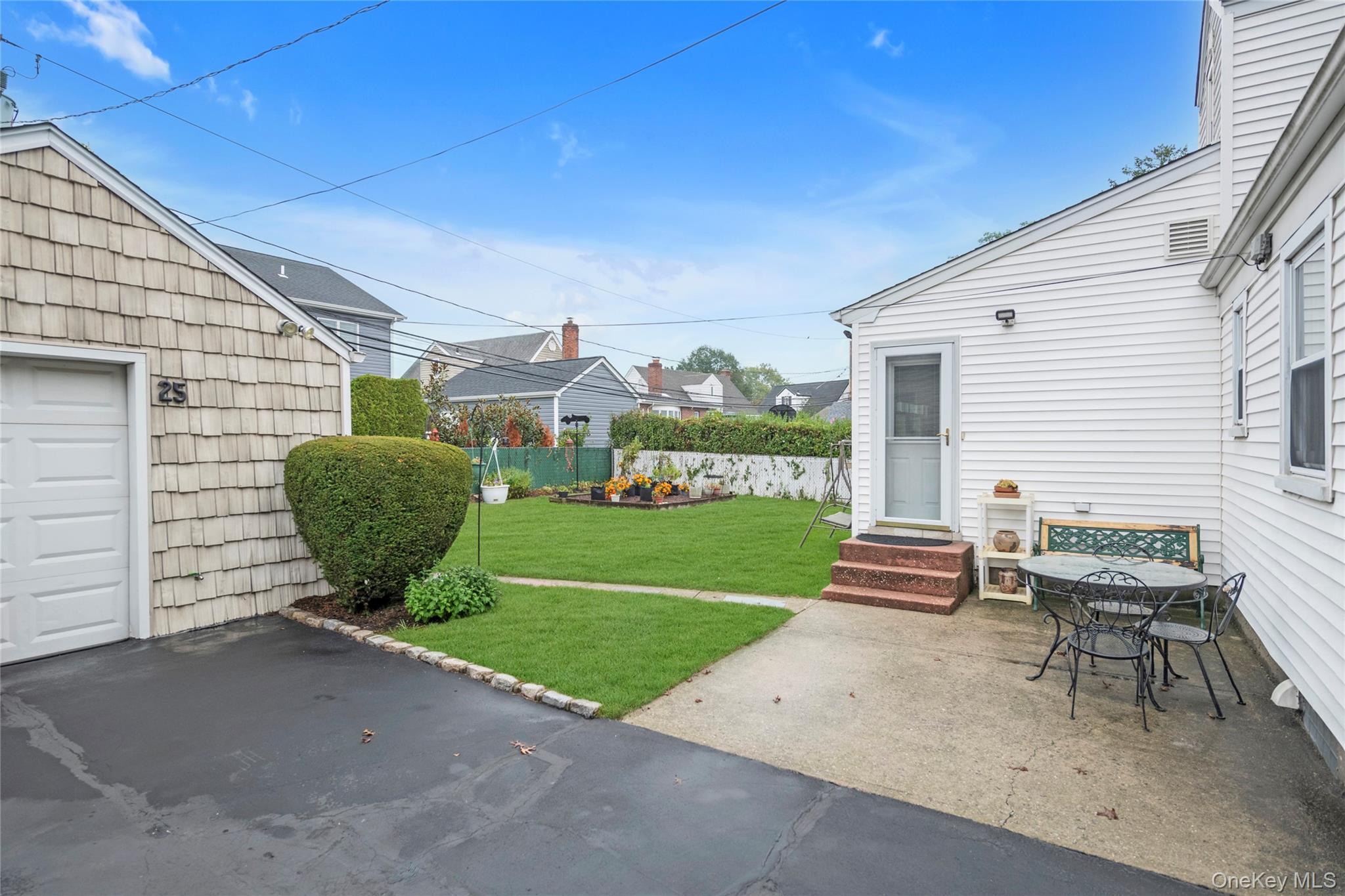 25 Campbell Street, New Hyde Park, NY 11040