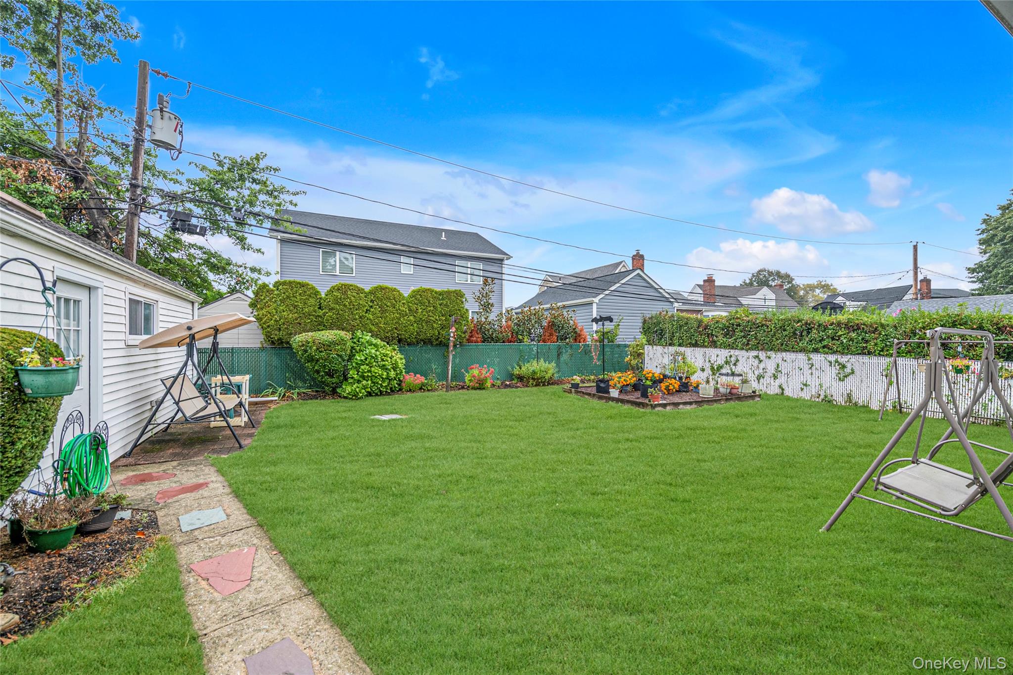 25 Campbell Street, New Hyde Park, NY 11040