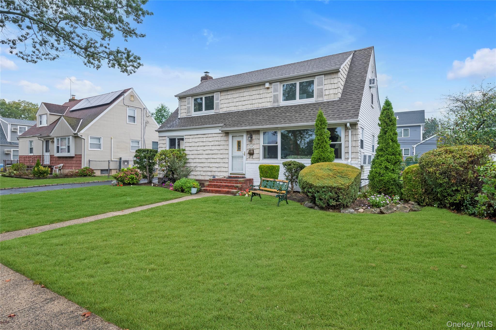 25 Campbell Street, New Hyde Park, NY 11040