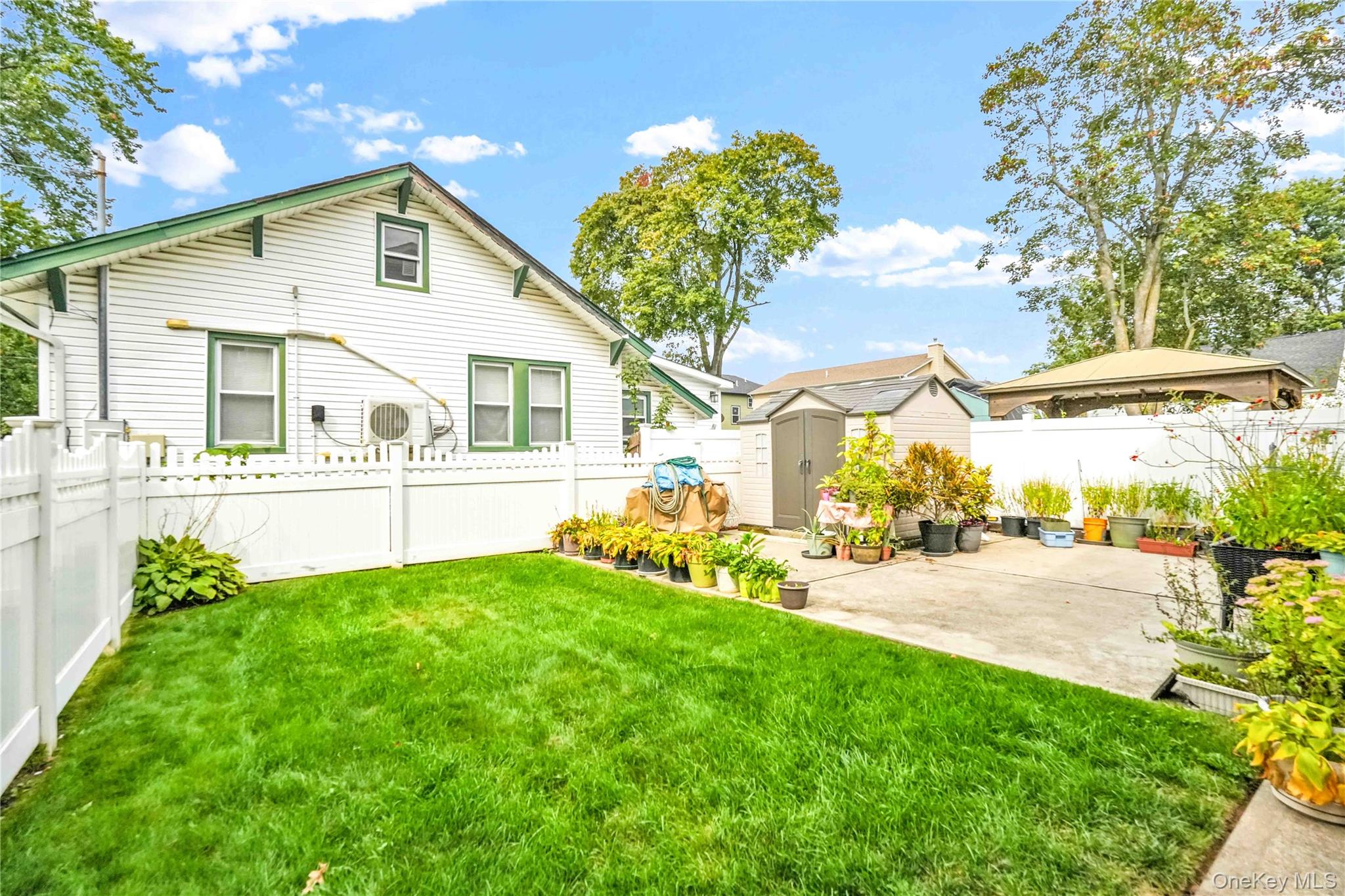 402 Clinton Avenue, Rockville Centre, NY 11570