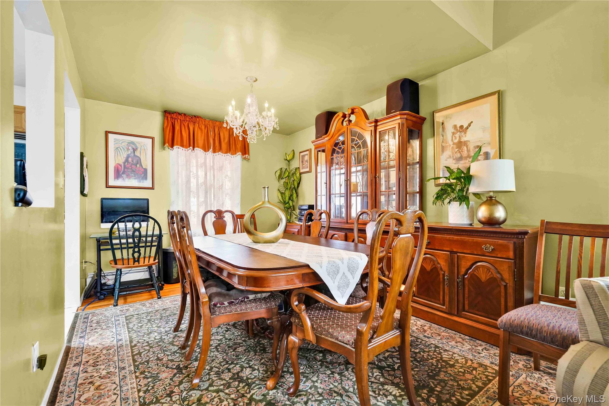 402 Clinton Avenue, Rockville Centre, NY 11570