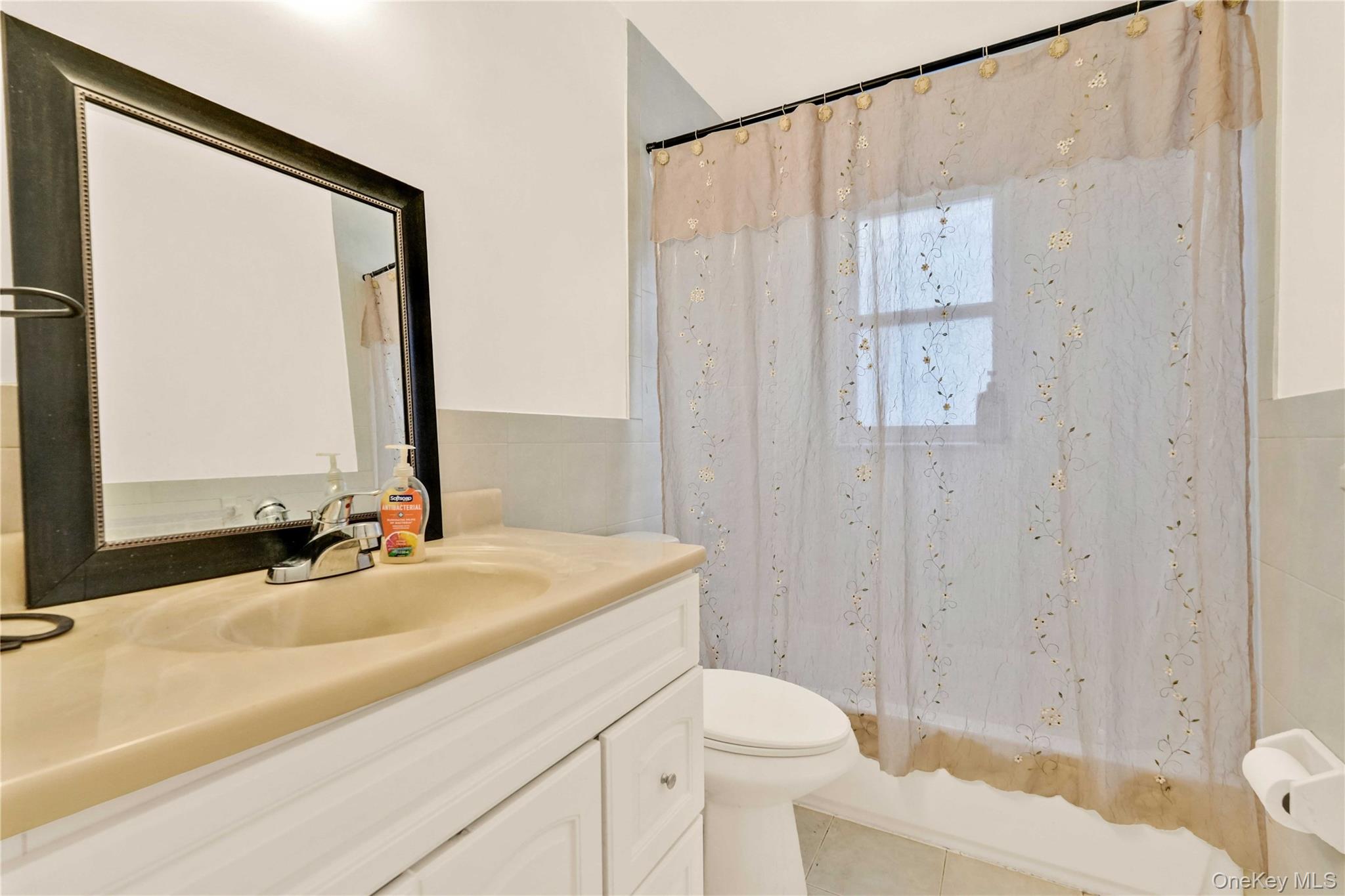 402 Clinton Avenue, Rockville Centre, NY 11570