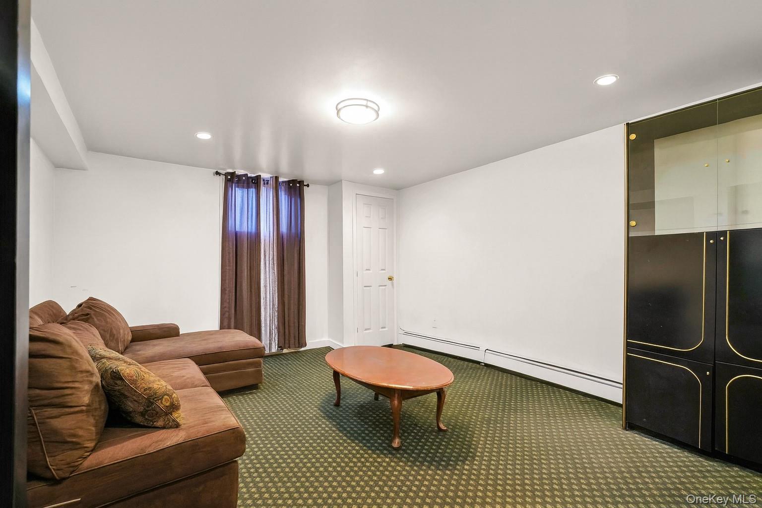 402 Clinton Avenue, Rockville Centre, NY 11570