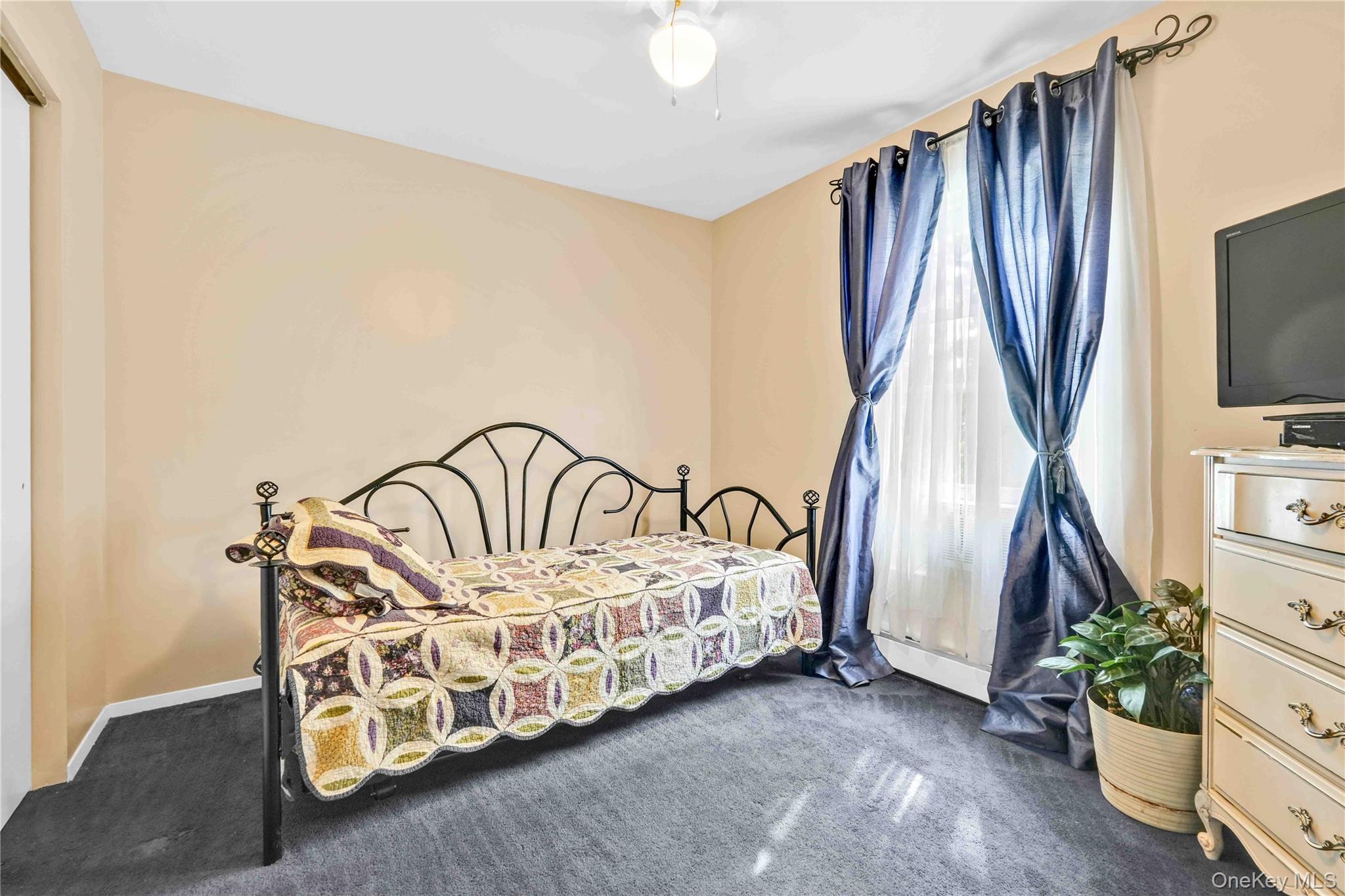 402 Clinton Avenue, Rockville Centre, NY 11570