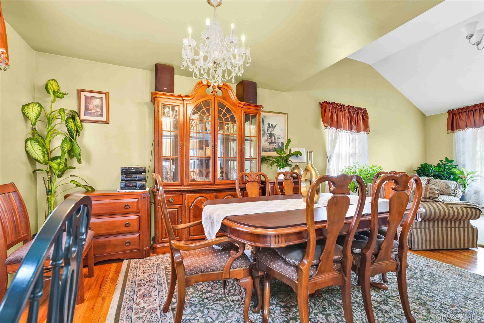 402 Clinton Avenue, Rockville Centre, NY 11570