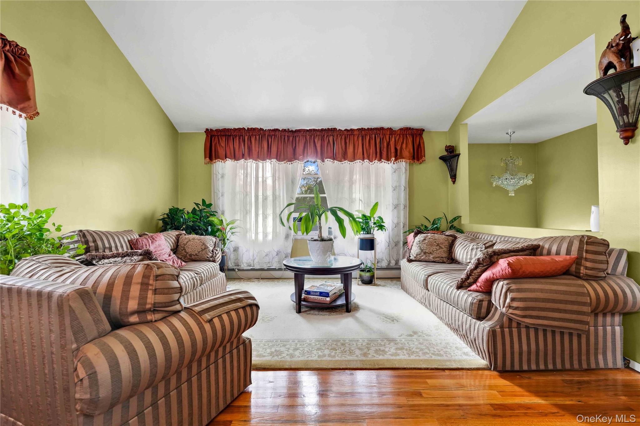 402 Clinton Avenue, Rockville Centre, NY 11570