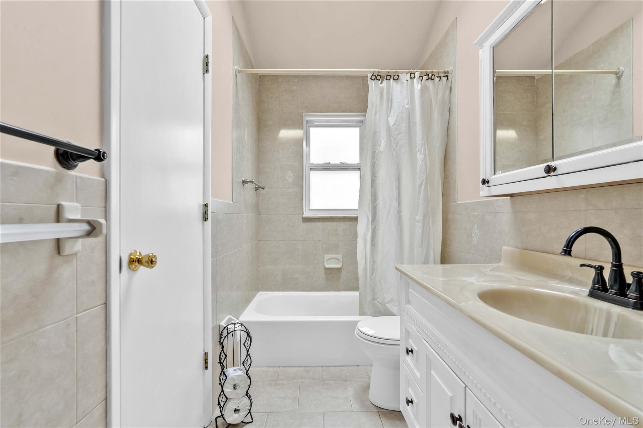 402 Clinton Avenue, Rockville Centre, NY 11570