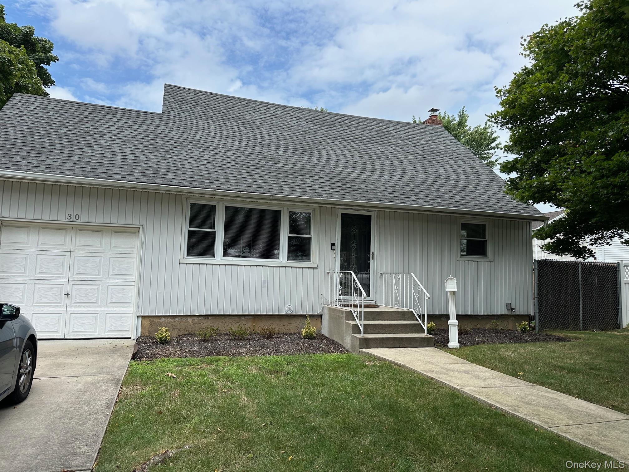 30 Meade Avenue # 1, Bethpage, NY 11714