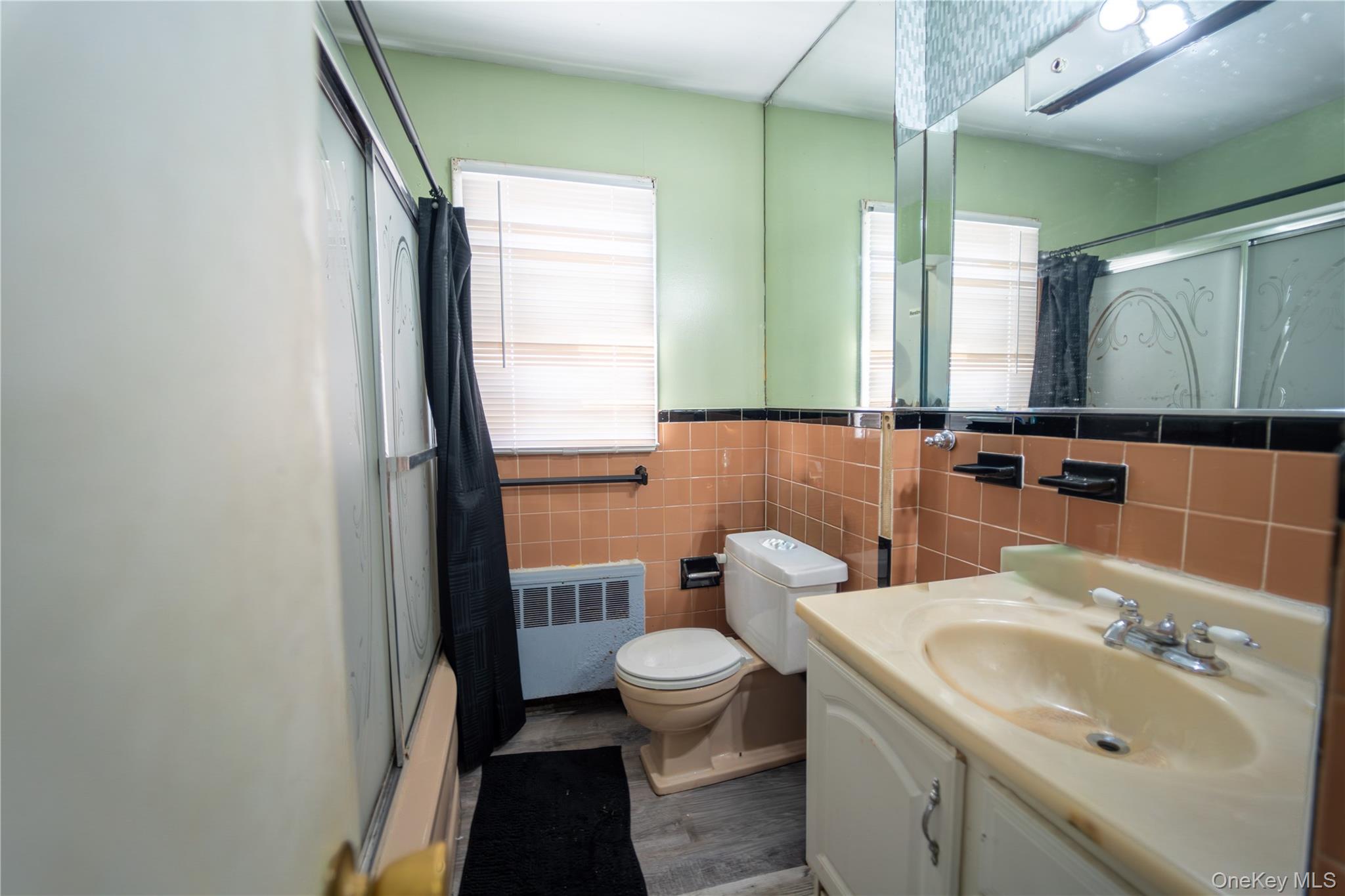 20 Hicksville Road, Westbury, NY 11590