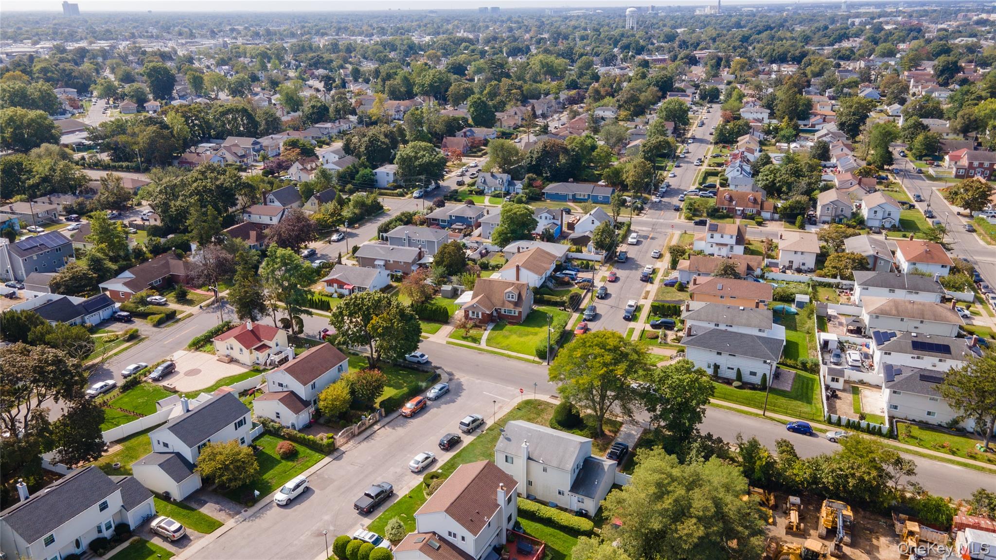 20 Hicksville Road, Westbury, NY 11590