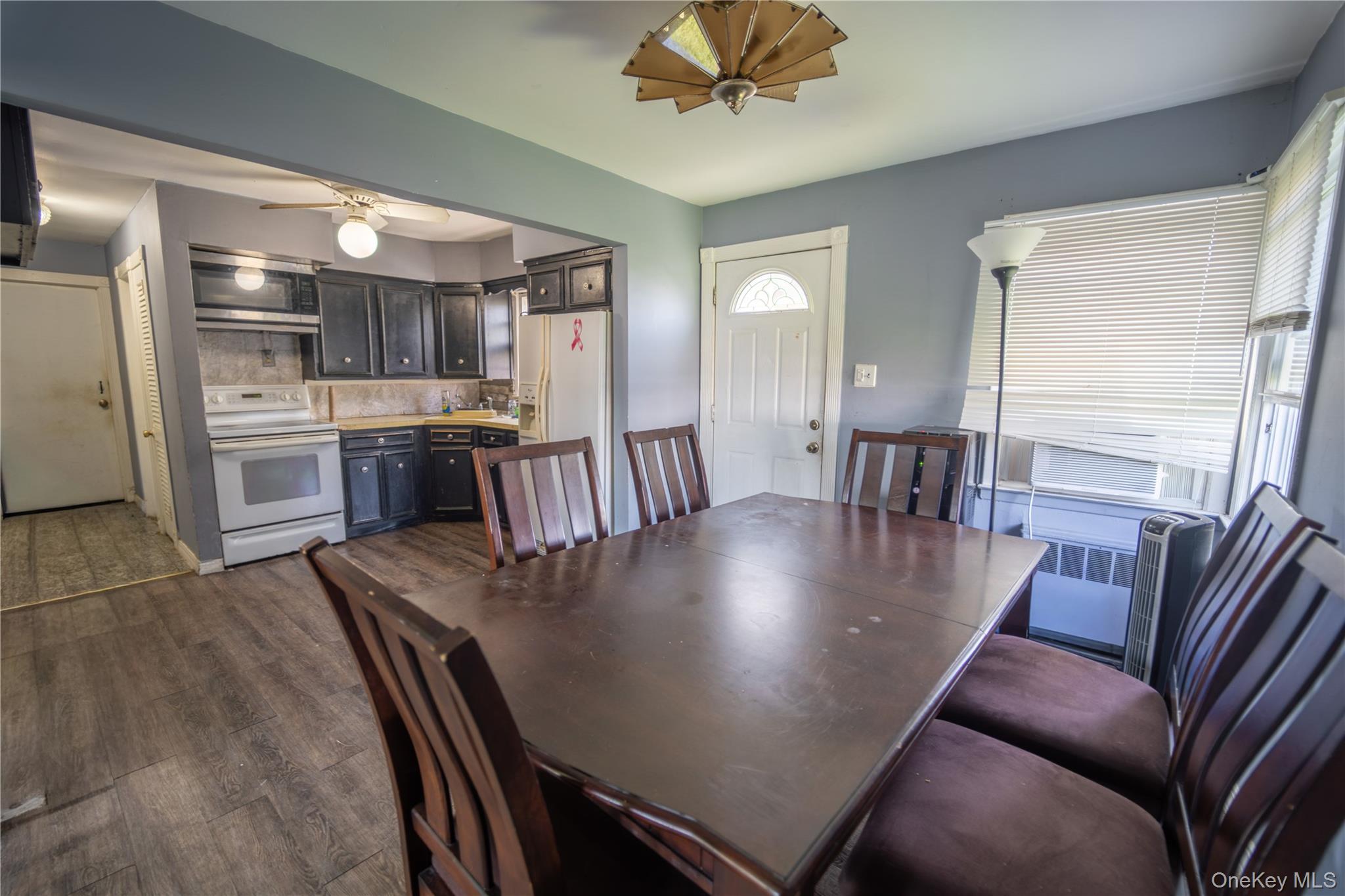 20 Hicksville Road, Westbury, NY 11590