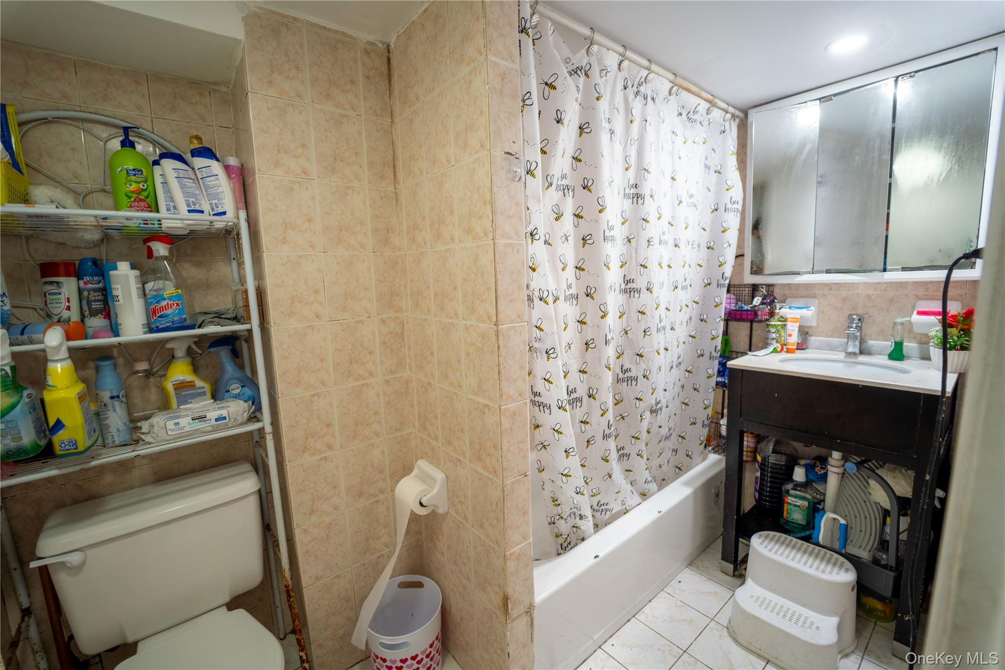 20 Hicksville Road, Westbury, NY 11590