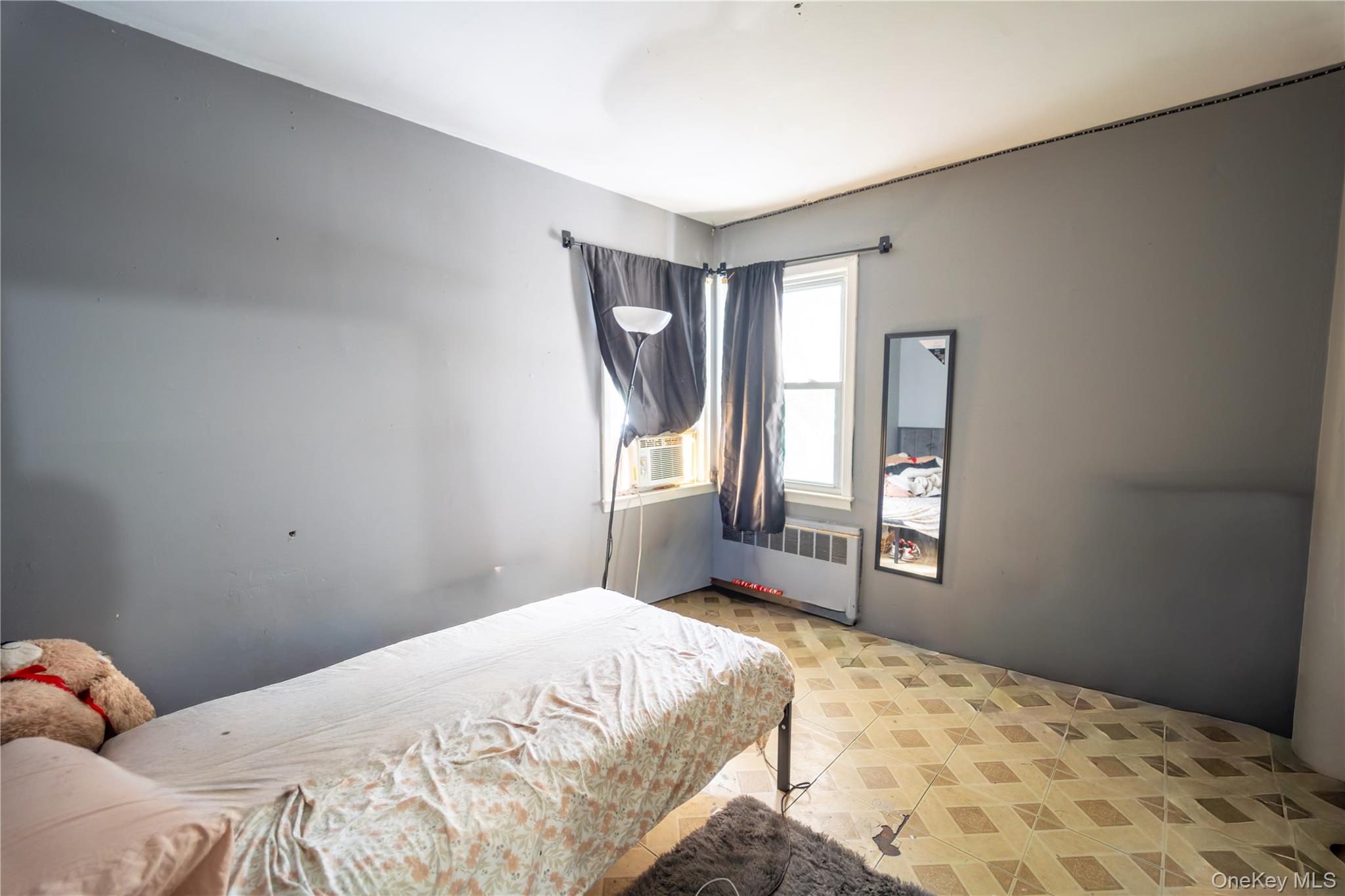 20 Hicksville Road, Westbury, NY 11590