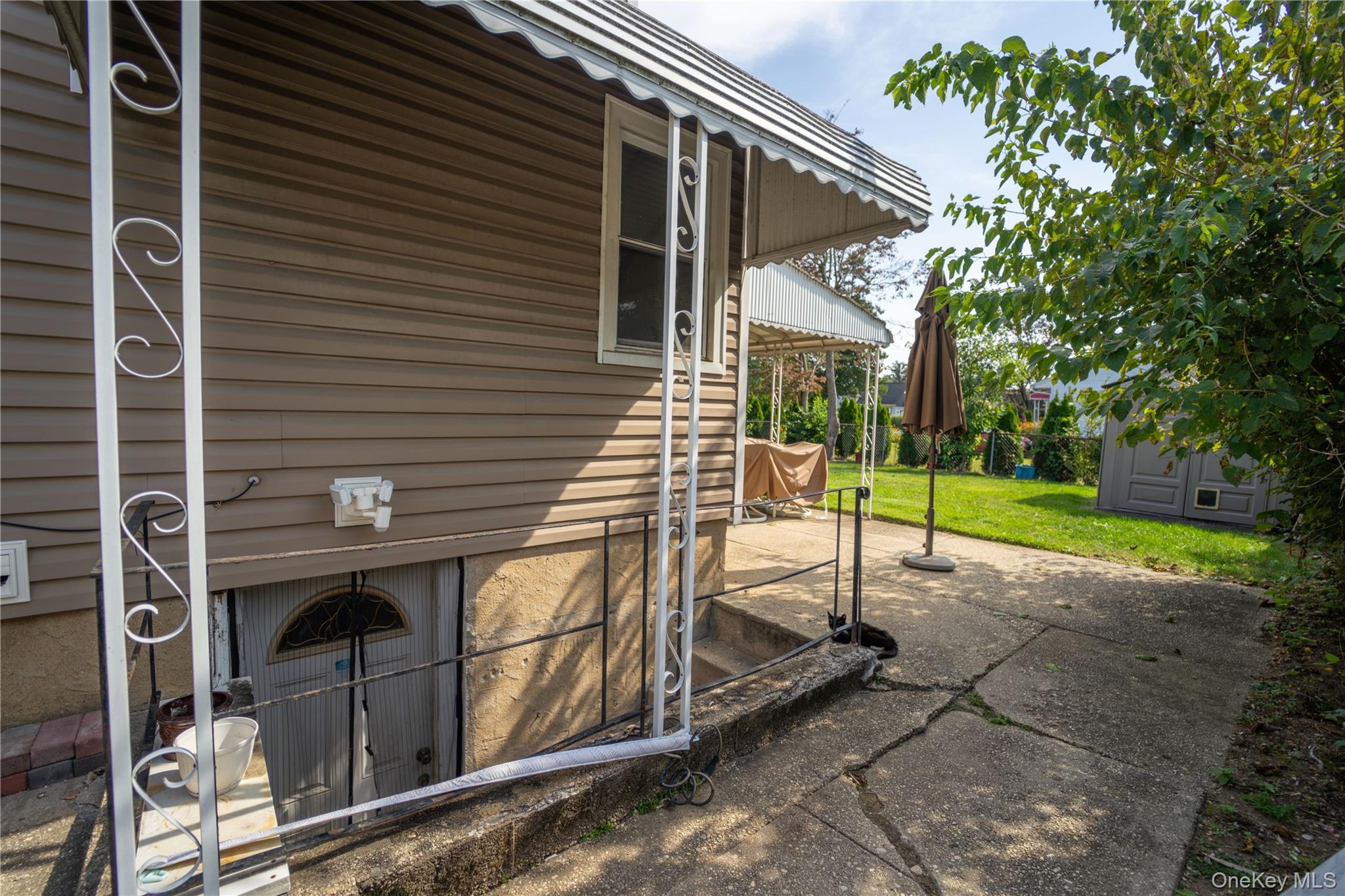 20 Hicksville Road, Westbury, NY 11590