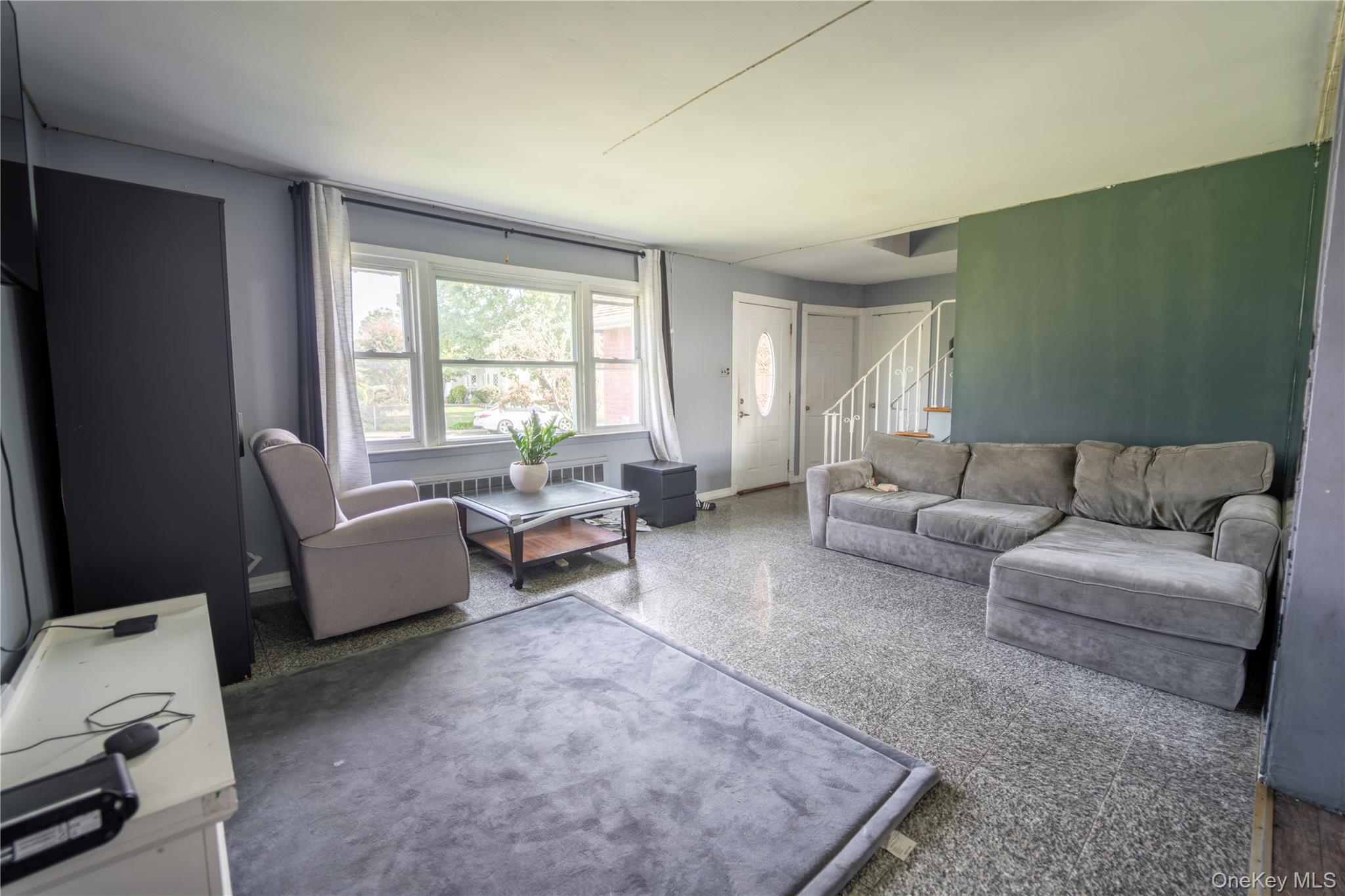 20 Hicksville Road, Westbury, NY 11590