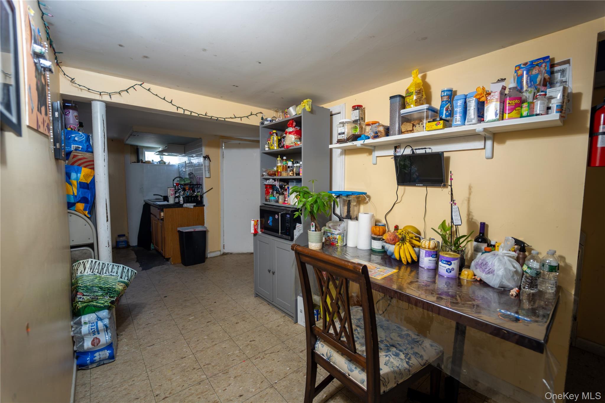 20 Hicksville Road, Westbury, NY 11590