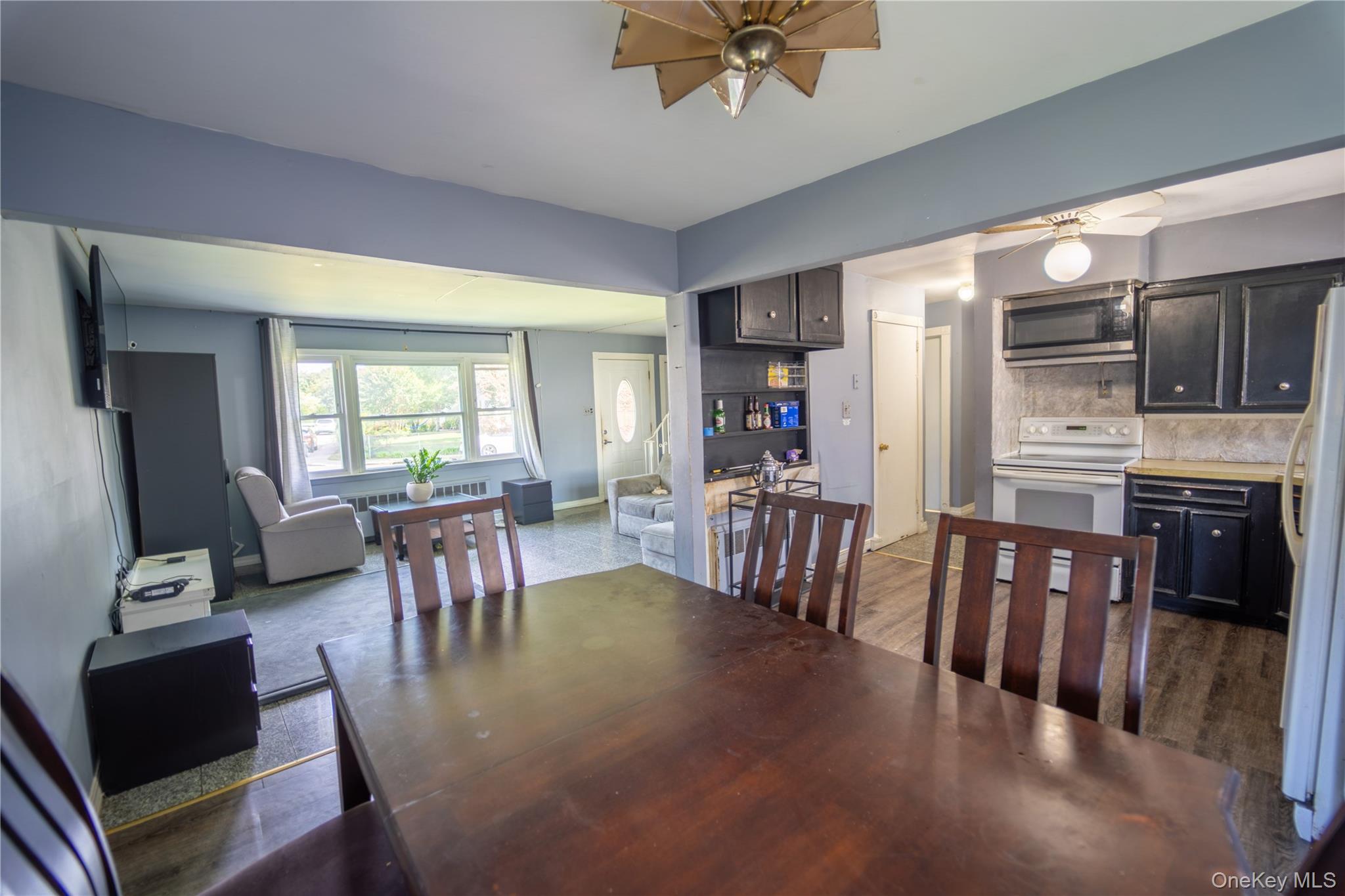 20 Hicksville Road, Westbury, NY 11590