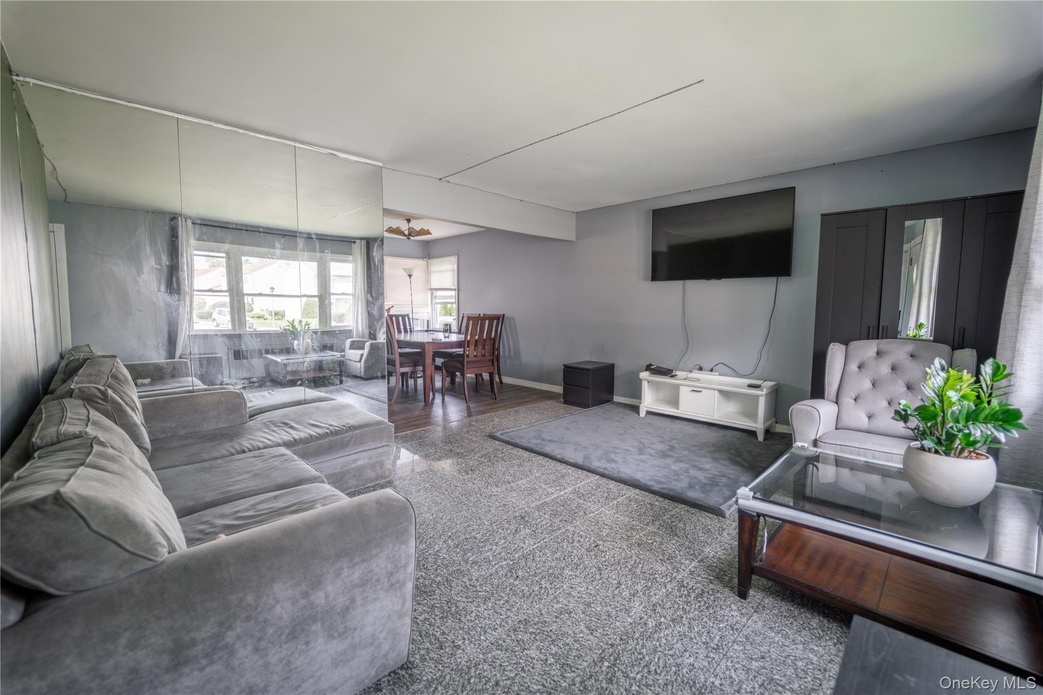 20 Hicksville Road, Westbury, NY 11590