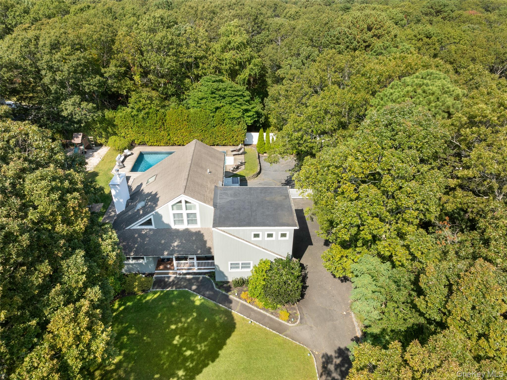 10 Pepi Court, Hampton Bays, NY 11946